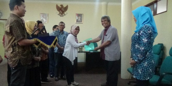 Tim Asesor BAN-PT Menyerah Dokumen Borang Prodi Agribisnis Setelah di